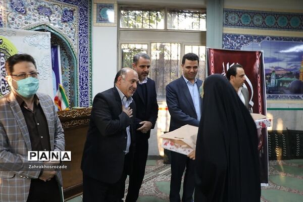 محفل انس با قران کریم و تقدیر از برگزیدگان مسابقات قرآنی‌ در ناحیه 2 شهرری