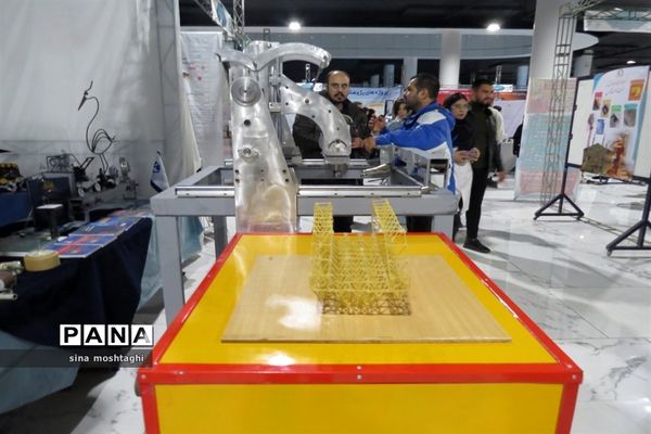 نمایشگاه صنایع دستی و اختراعات در مجتمع طلای سفید شهرستان بجنورد