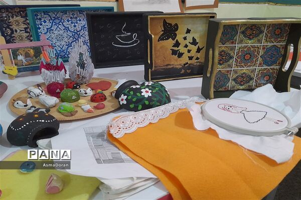 بازدید معاون متوسطه اول اموزش و پرورش ناحیه سه از دبیرستان حضرت زینب (س)