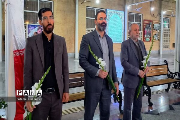 گلباران مزار شهدا به‌مناسبت گرامیداشت هفته مدارس و مراکز غیر دولتی  در شهرستان ملارد