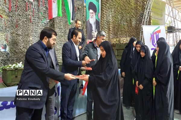 گلباران مزار شهدا به‌مناسبت گرامیداشت هفته مدارس و مراکز غیر دولتی  در شهرستان ملارد