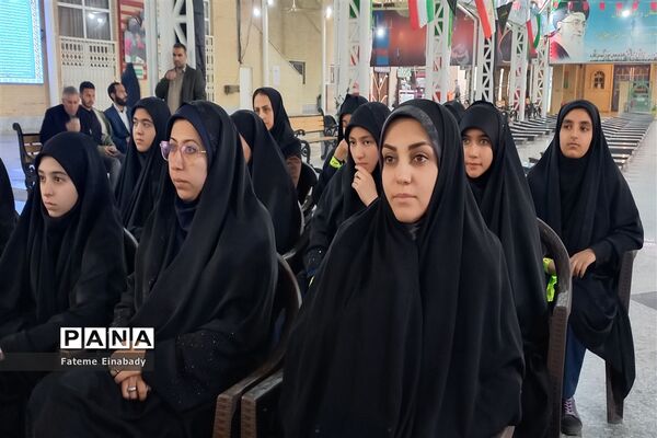 گلباران مزار شهدا به‌مناسبت گرامیداشت هفته مدارس و مراکز غیر دولتی  در شهرستان ملارد