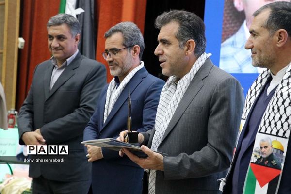 نواختن زنگ پژوهش و تجلیل از پژوهشگران برتر استان کرمانشاه