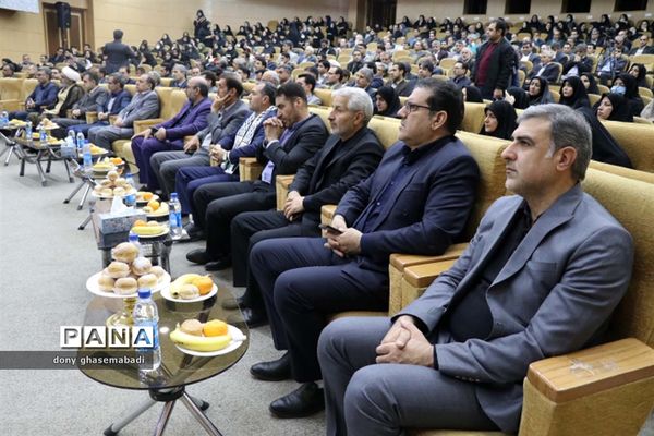 نواختن زنگ پژوهش و تجلیل از پژوهشگران برتر استان کرمانشاه