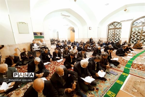 قرائت دعای پرفیض کمیل در آرامگاه شهید مدرس