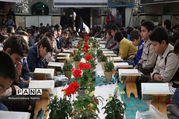 محفل انس با قرآن کریم در هفته قرآن عترت و نماز در ساوه