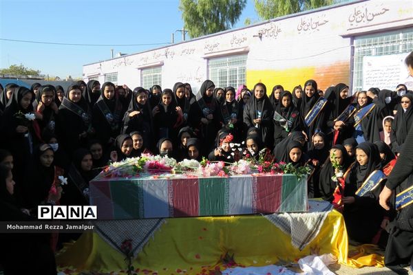 حضور پرشور دانش‌آموزان و فرهنگیان ششده و قره بلاغ در تشییع شهید گمنام