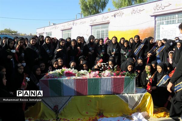 حضور پرشور دانش‌آموزان و فرهنگیان ششده و قره بلاغ در تشییع شهید گمنام