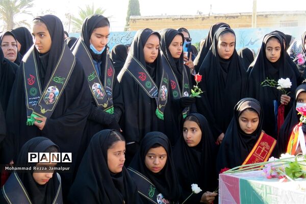 حضور پرشور دانش‌آموزان و فرهنگیان ششده و قره بلاغ در تشییع شهید گمنام