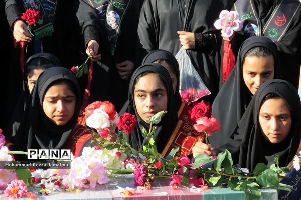 حضور پرشور دانش‌آموزان و فرهنگیان ششده و قره بلاغ در تشییع شهید گمنام