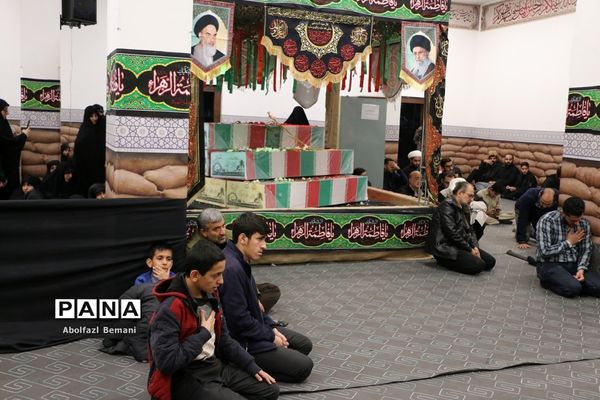 محفل دعا و نیایش در جوار پیکرهای مطهر 8 شهید گمنام دفاع مقدس