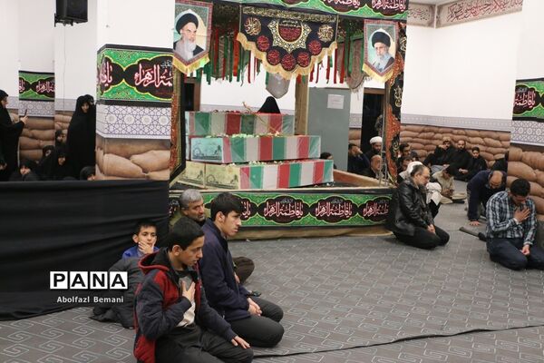 محفل دعا و نیایش در جوار پیکرهای مطهر 8 شهید گمنام دفاع مقدس