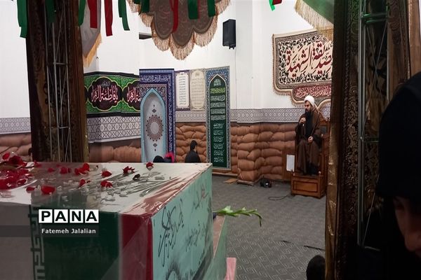 محفل دعا و نیایش در جوار پیکرهای مطهر 8 شهید گمنام دفاع مقدس