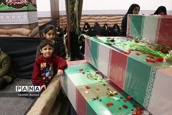 محفل دعا و نیایش در جوار پیکرهای مطهر 8 شهید گمنام دفاع مقدس