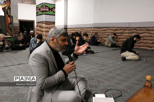 محفل دعا و نیایش در جوار پیکرهای مطهر 8 شهید گمنام دفاع مقدس