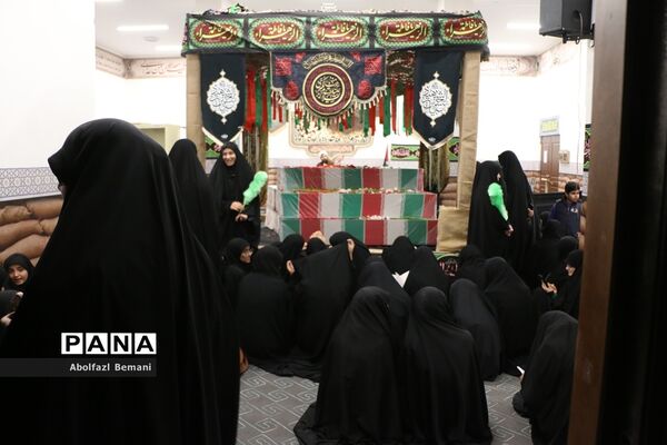 محفل دعا و نیایش در جوار پیکرهای مطهر 8 شهید گمنام دفاع مقدس