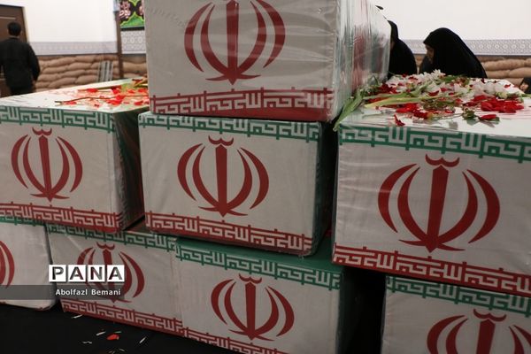 محفل دعا و نیایش در جوار پیکرهای مطهر 8 شهید گمنام دفاع مقدس