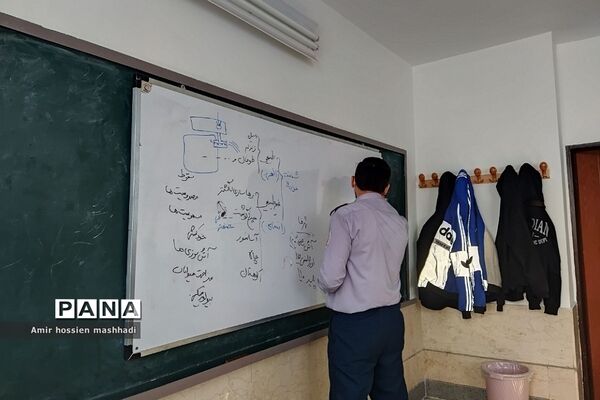 کارگاه هلال‌احمر ویژه دانش‌آموزان در دبیرستان ابن‌سینا رودهن