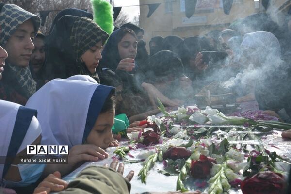 آیین تشییع شهید گمنام در اداره آموزش و پرورش آباده