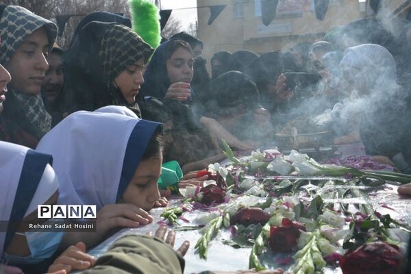 آیین تشییع شهید گمنام در اداره آموزش و پرورش آباده