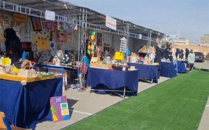 نمایشگاه دستاوردهای دانش‌آموزان دبیرستان فرزانگان هیأت امنایی شهرستان ملارد/ فیلم