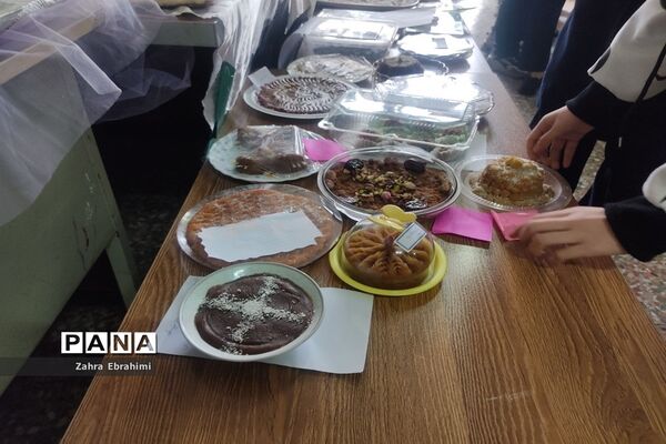 نذورات دهه دوم فاطمیه(س) در دبیرستان عطیه۲ شهرستان ملارد