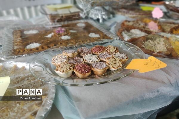 نذورات دهه دوم فاطمیه(س) در دبیرستان عطیه۲ شهرستان ملارد