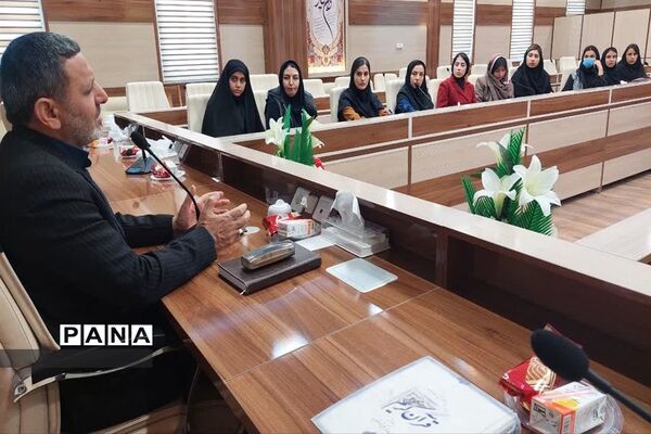 نشست صمیمی دانشجویان با دادستان عمومی و انقلاب  مرکز استان خراسان شمالی