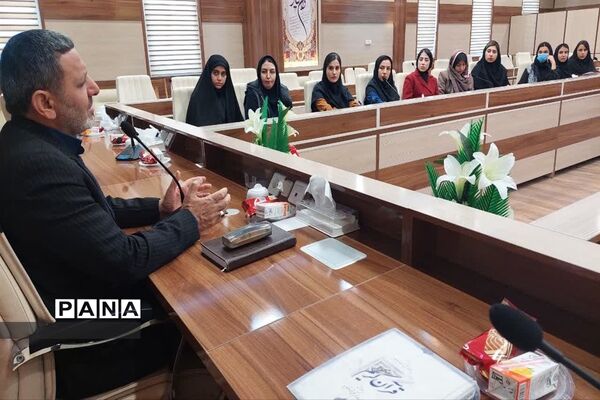نشست صمیمی دانشجویان با دادستان عمومی و انقلاب  مرکز استان خراسان شمالی