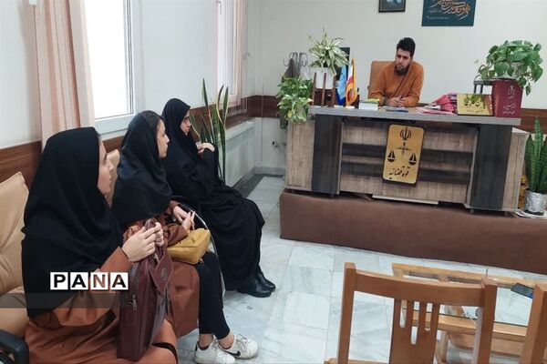 نشست صمیمی دانشجویان با دادستان عمومی و انقلاب  مرکز استان خراسان شمالی