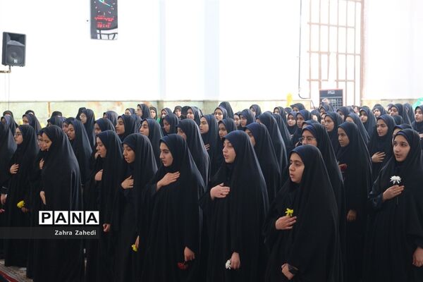 تشییع شهید گمنام در جمع دانش‌آموزان دهه هشتادی