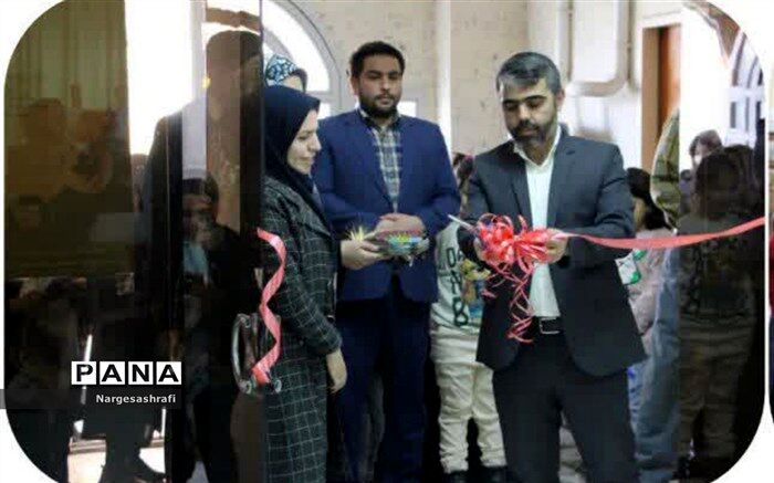 گشایش نمایشگاه هنرهای تجسمی رنگهای بی‌انتها در شیروان