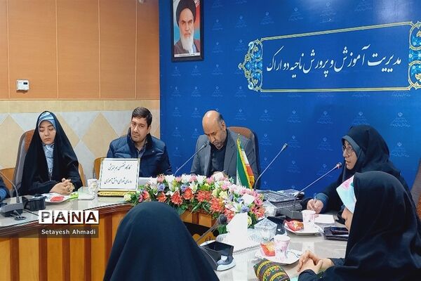 کارگاه تخصصی هم‌اندیشی روسای شورای دانش‌آموزی ناحیه ۲ اراک