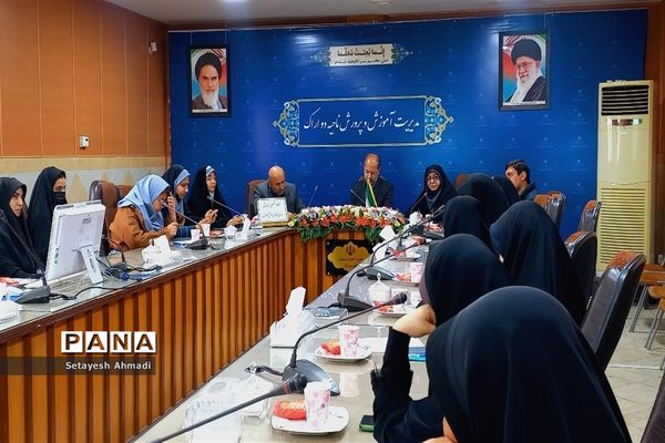 کارگاه تخصصی هم‌اندیشی روسای شورای دانش‌آموزی ناحیه ۲ اراک