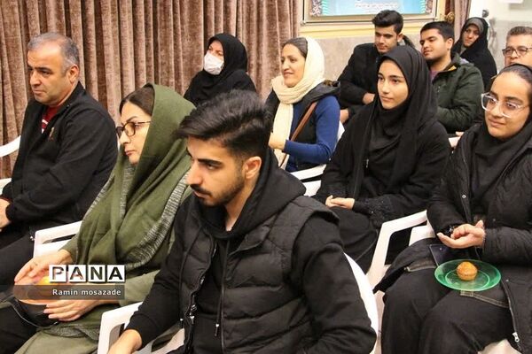 مراسم تجلیل از دانشجویان رتبه برتر کنکور سراسری در دفتر امام جمعه بخش رودهن