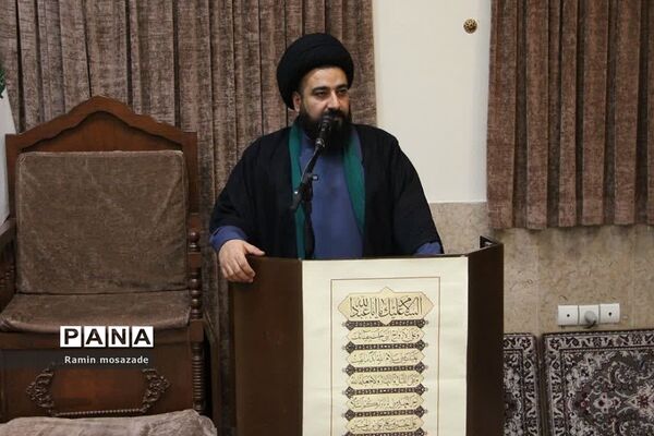 مراسم تجلیل از دانشجویان رتبه برتر کنکور سراسری در دفتر امام جمعه بخش رودهن
