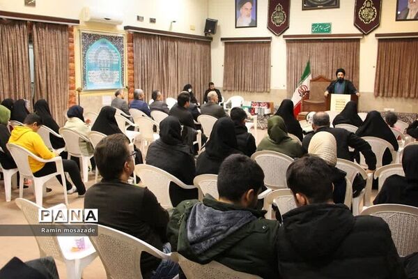 مراسم تجلیل از دانشجویان رتبه برتر کنکور سراسری در دفتر امام جمعه بخش رودهن