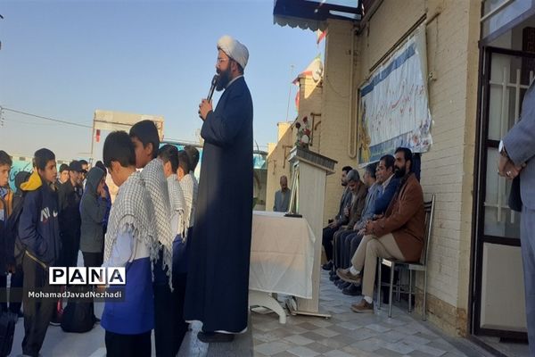 حضور صمیمی نماینده ترشیز کهن به همراه مدیر آموزش و پرورش در دبیرستان آیت الله خامنه‌ای خلیل  آباد