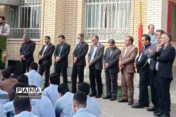 مراسم استقبال از پیکر شهید گمنام درمدرسه پسرانه خورسندیان(۲)