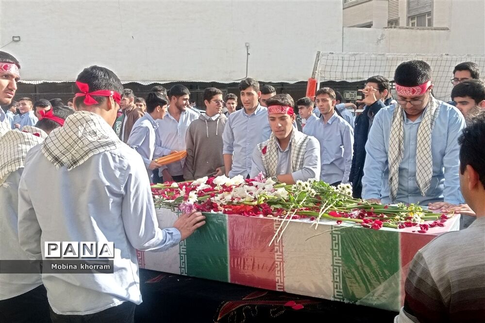 مراسم استقبال از پیکر شهید گمنام درمدرسه پسرانه خورسندیان(۲)