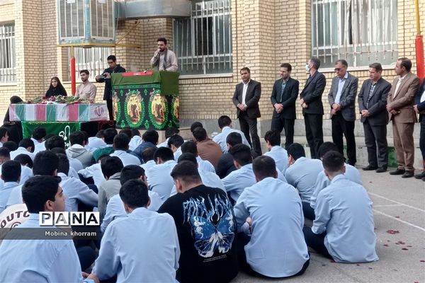 مراسم استقبال از پیکر شهید گمنام درمدرسه پسرانه خورسندیان(۲)