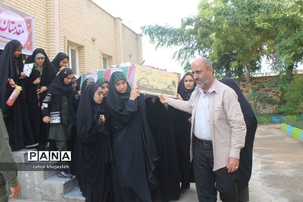 دانش‌آموزان بوشهری با شهید گمنام وداع کردند