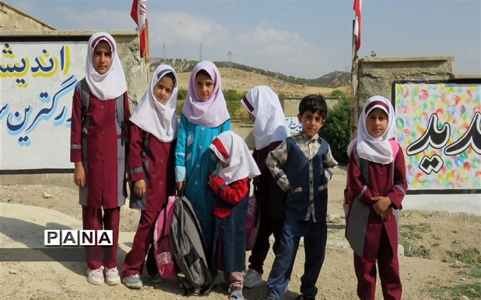 معلم مدارس عشایر باید همزمان مدیر و مربی هم باشد