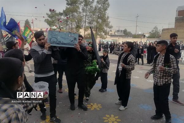 تشییع شهید گمنام در دبستان غنچه ها ولایت 2 ناحیه 3 شیراز