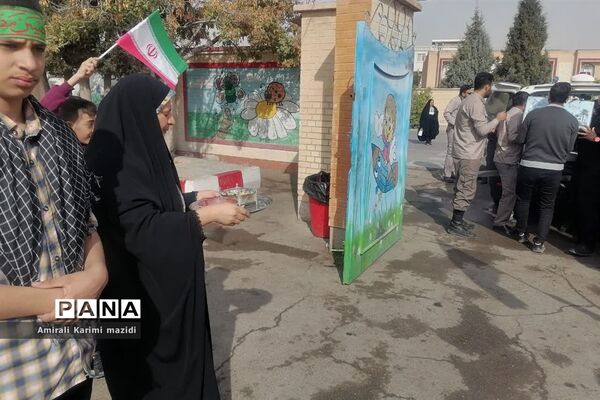 تشییع شهید گمنام در دبستان غنچه ها ولایت 2 ناحیه 3 شیراز