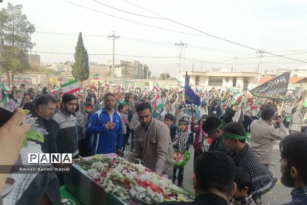 تشییع شهید گمنام در دبستان غنچه ها ولایت 2 ناحیه 3 شیراز