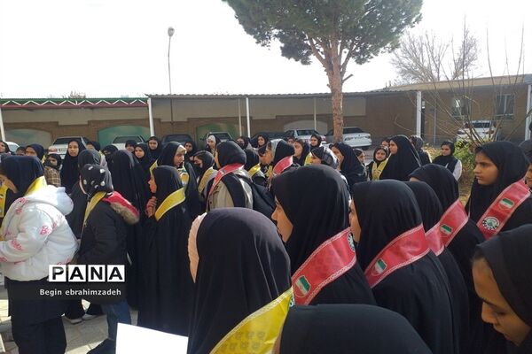 اعزام دانش‌آموزان زیارت اولی شهرستان جاجرم به اردوی زیارتی قم و جمکران