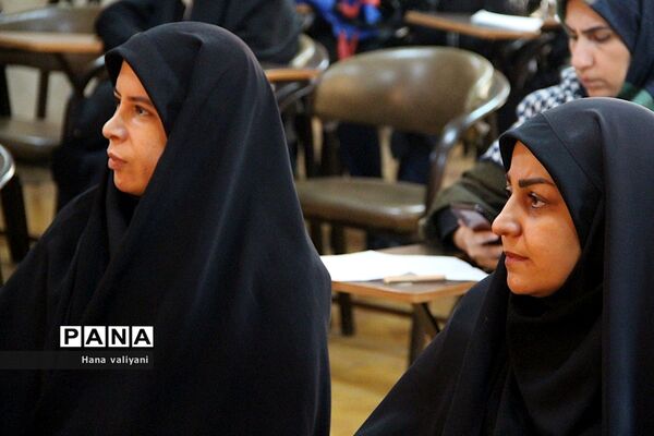 برگزاری جلسه توانمندسازی دبیران درس تفکر و سبک زندگی در اداره آموزش و پرورش ناحیه یک شهرری