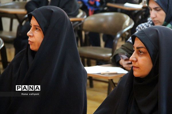 برگزاری جلسه توانمندسازی دبیران درس تفکر و سبک زندگی در اداره آموزش و پرورش ناحیه یک شهرری