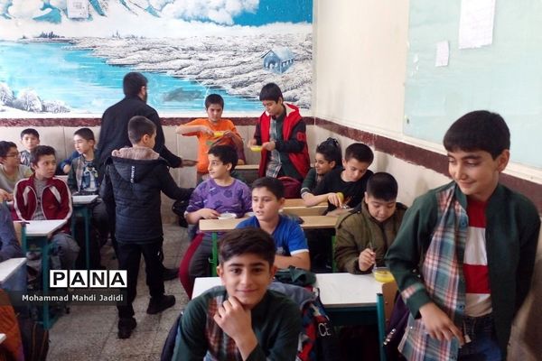 پخش نذری به‌مناسبت شهادت حضرت زهرا (س)